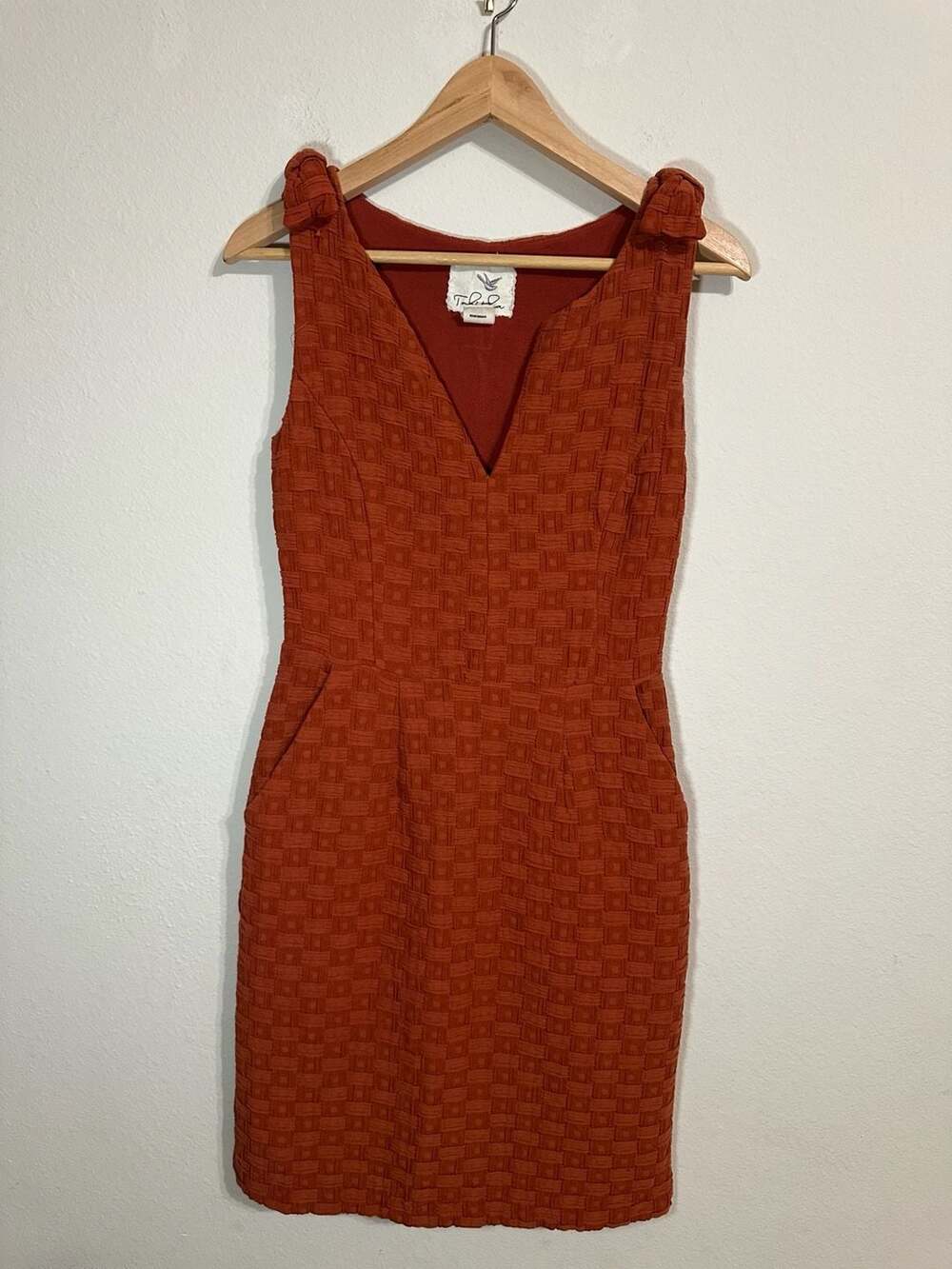 Tabitha Size 2 Rust Orange Textured Sleeveless Sheath Dress